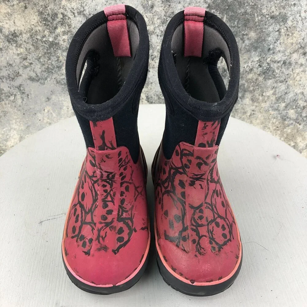Bogs Infants Size 7 Classic Skulls Red Black Closed Toe PullOn Winter Boots FAIR